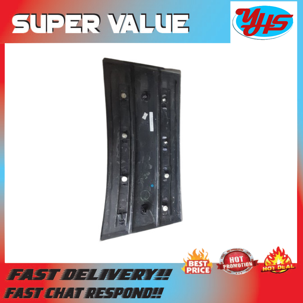 USED ORIGINAL LAND ROVER RANGE ROVER L405  FRONT DOOR TRIM MOLDING thumbnail