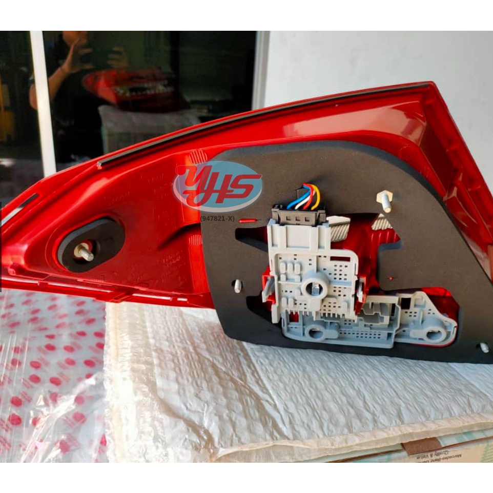 MERCEDES BENZ W204 C-CLASS FULL LED FACELIFT REAR LAMP RIGHT TAIL LIGHT RH LAMPU BELAKANG KANAN 2013-2015 thumbnail