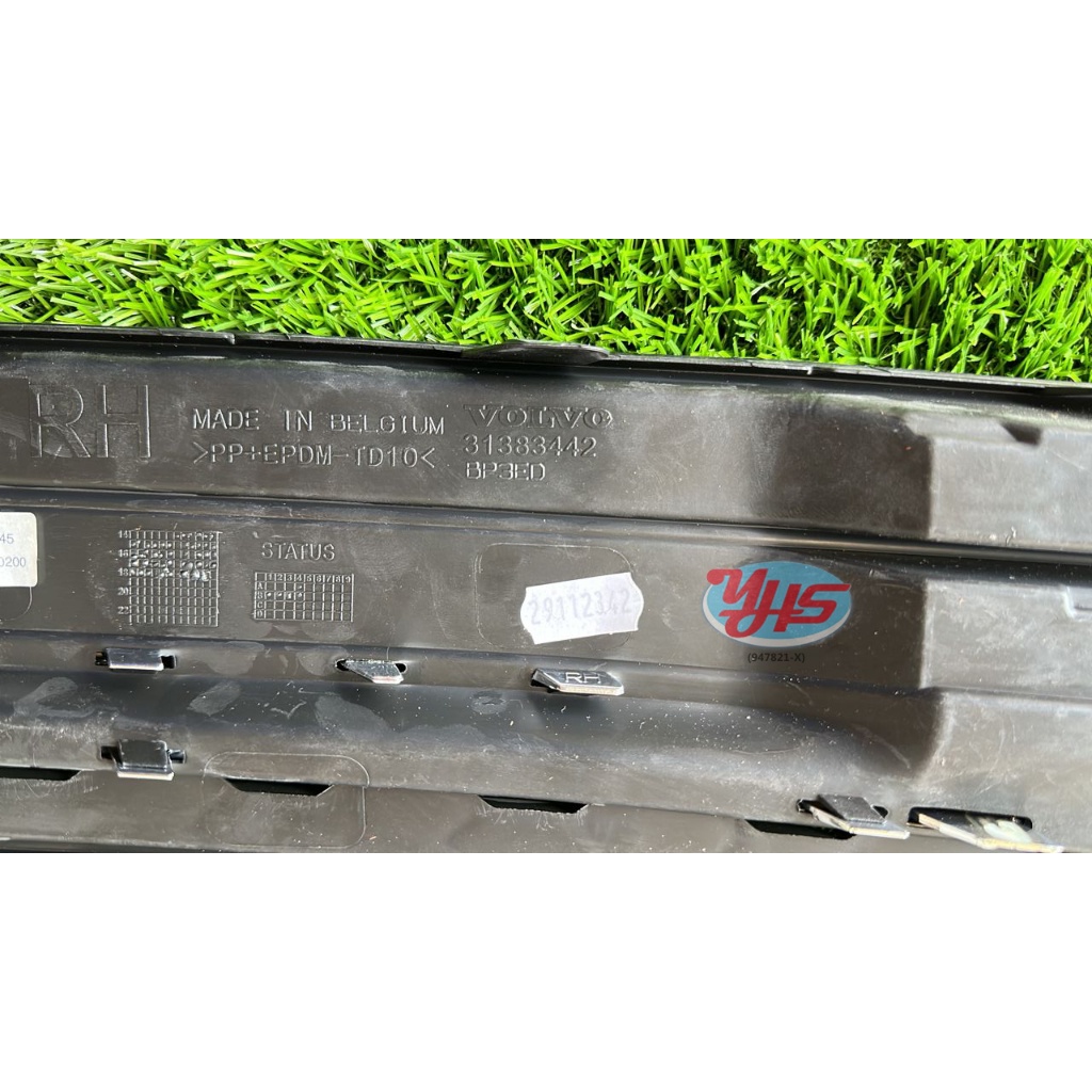 NEW Volvo XC90 FOG LAMP GRILLE RH LH (LH) thumbnail