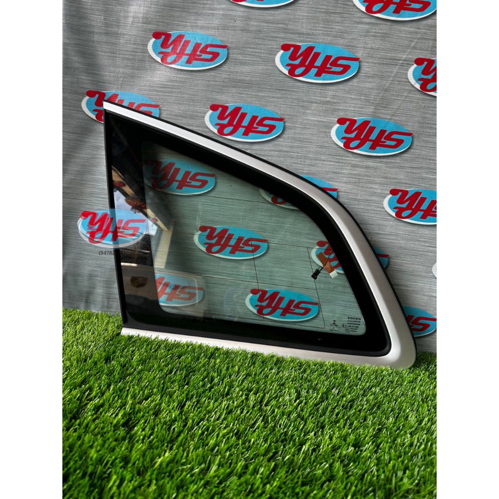 NEW XC60 REAR FENDER GLASS thumbnail
