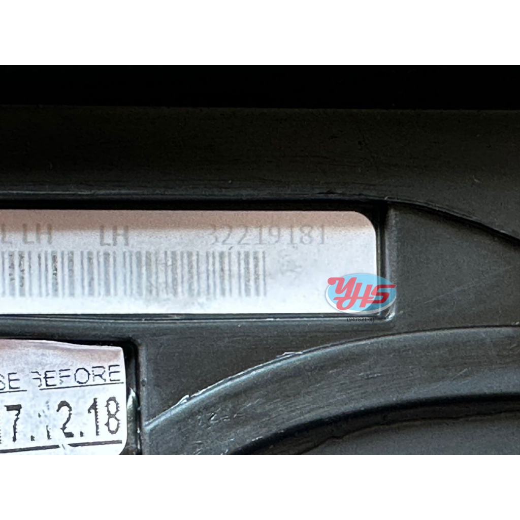 NEW XC60 REAR FENDER GLASS thumbnail