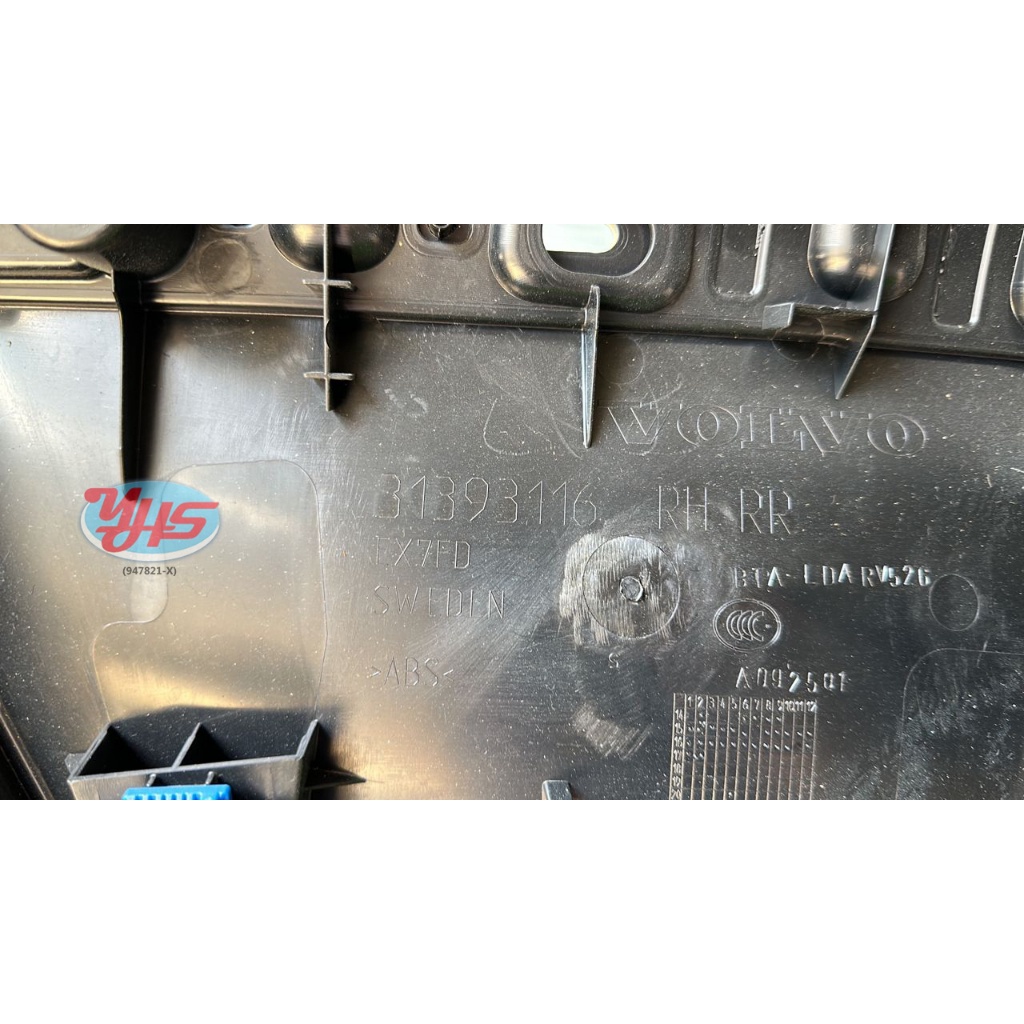 NEW Volvo XC90 door inner trim cover thumbnail