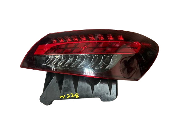 USED ORI MERCEDES W213 LCI NEW FACELIFT 2017-2022 REAR TAIL LAMP RH LH (RH) thumbnail