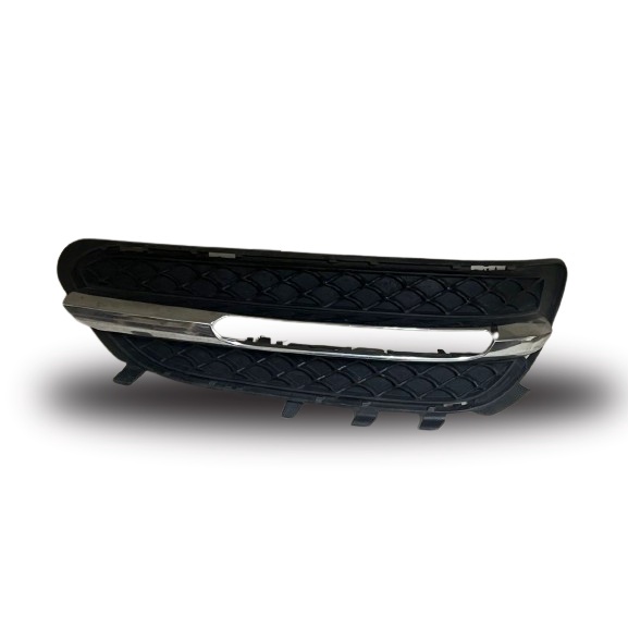 USED ORI MERCEDES W212 2013-2016 FOG LAMP GRILL RH LH (RH) thumbnail