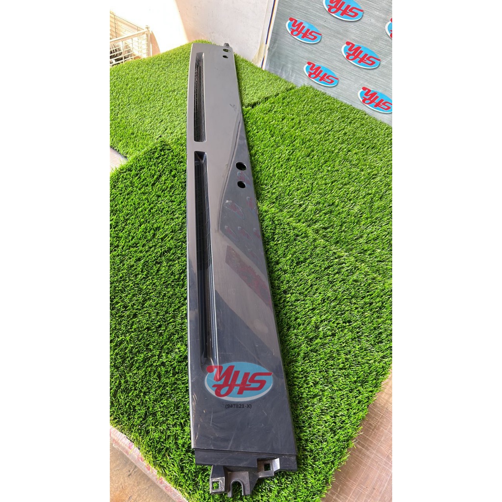 NEW Volvo xc40 wiper cover thumbnail