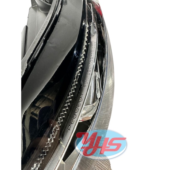 USED Peugeot 3008 2018 year head lamp thumbnail