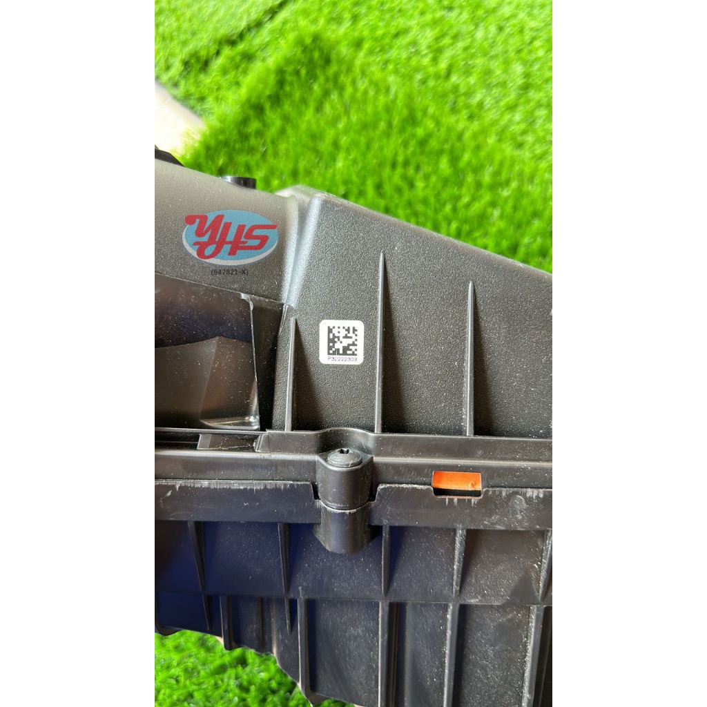NEW Volvo XC90 MK2 VOLVO XC60 air filter cleaner housing thumbnail