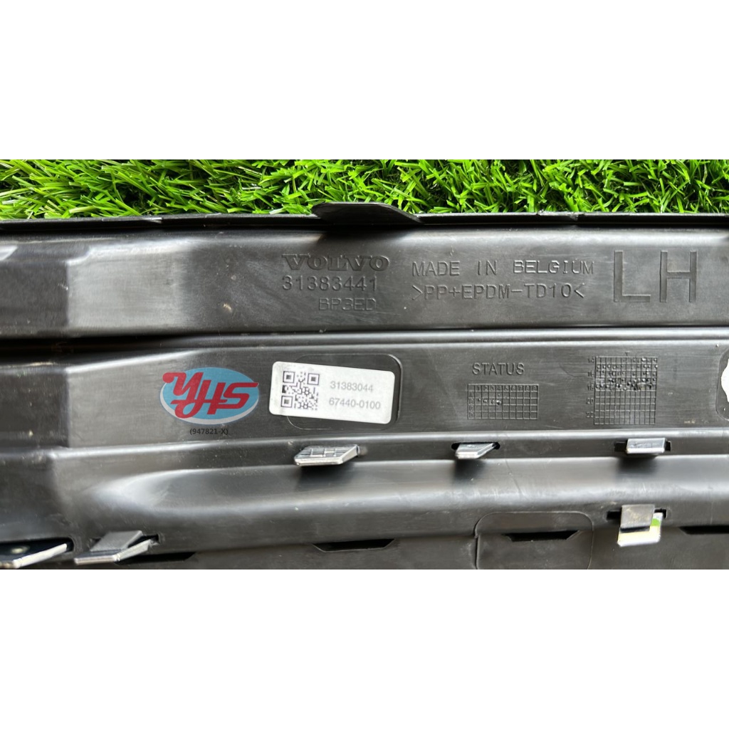 NEW Volvo XC90 FOG LAMP GRILLE RH LH (LH) thumbnail