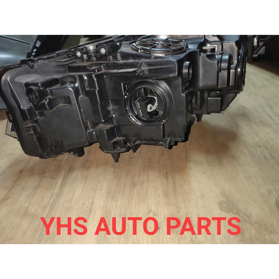 BMW G30 5 SERIES HEADLIGHT RH HEADLAMP RIGHT LAMPU DEPAN KANAN (USED ORIGINAL) thumbnail